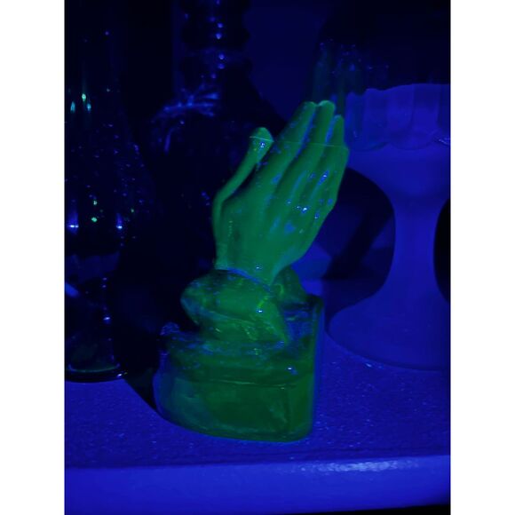 Boyds Glass Cupped Praying Hands – Uranium Vaseline Glass – Limited Edition – Gl - Picture 6 of 11